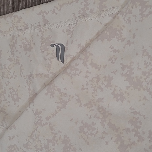 Item #22 Fabletics Powerhold Leggings XL - Picture 2 of 3